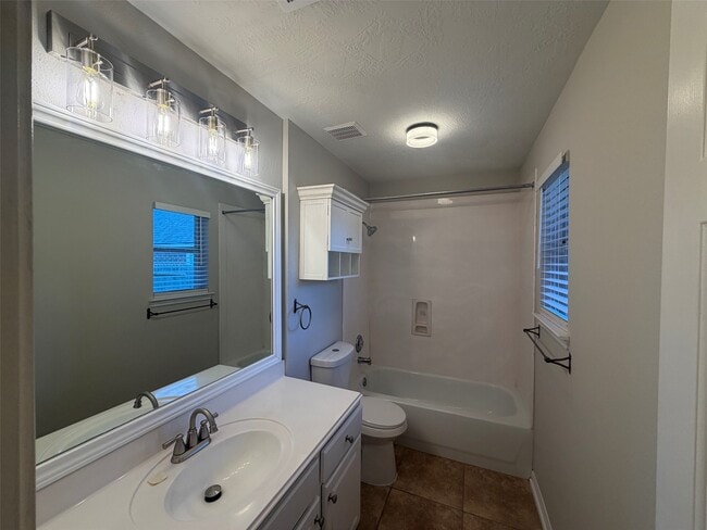 Building Photo - 3715 Humble Dr