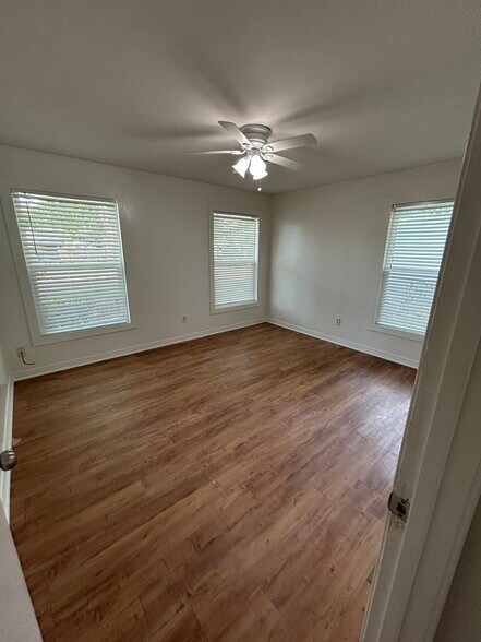 Building Photo - 2024 Meadow Rd