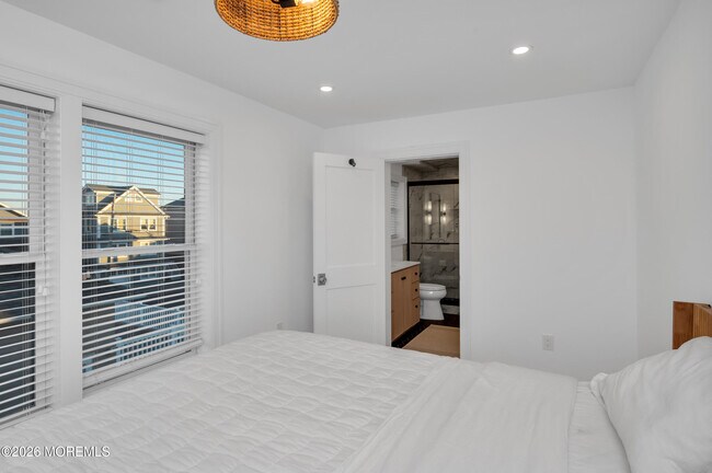 Building Photo - 29 4th Ave