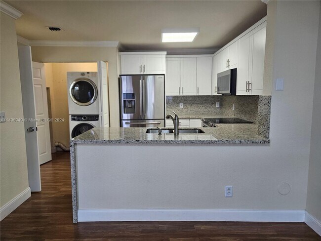 Building Photo - 12611 SW 54th Ct
