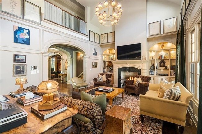 Building Photo - 5000 Long Island Dr