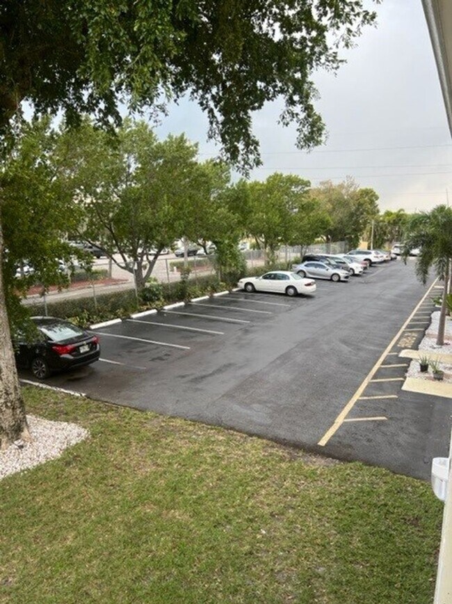 Interior Photo - 2640 Ivy Apartments LLC