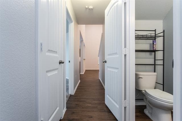 Building Photo - 2103 Meadow Park Dr