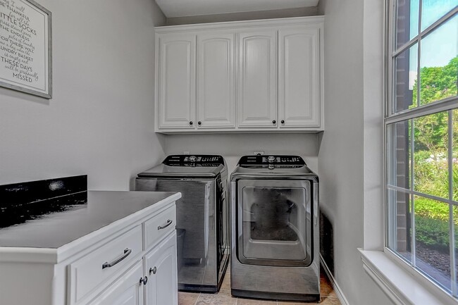 Building Photo - 105 Golden Rd