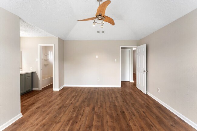 Building Photo - 2327 Rittenmore Dr
