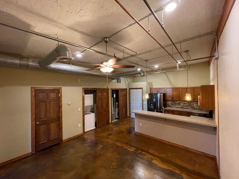 Kitchen/Bar/Laundry - 132 S Dakota Ave