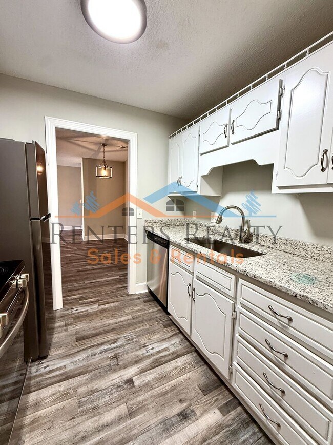Building Photo - Beautifully Updated Condo Available Now!
