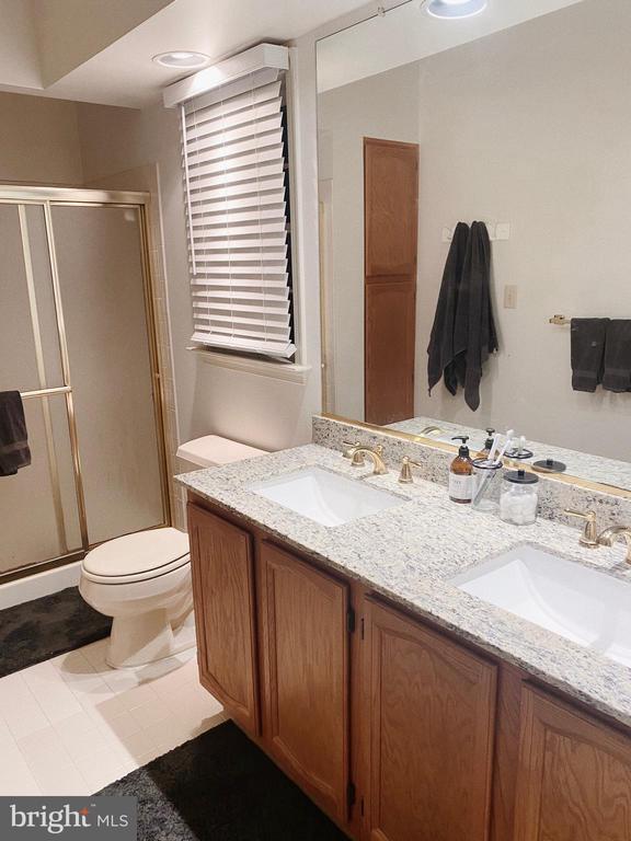 Building Photo - 2709 Summerview Way