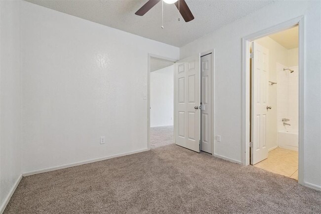 Building Photo - 6203 SE 47th St