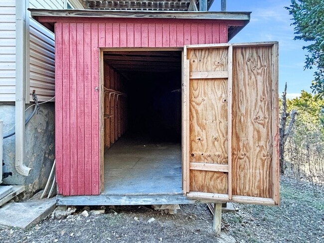 Building Photo - 1 Bedroom - Downstairs Duplex in Canyon Lake - Hill Country Views