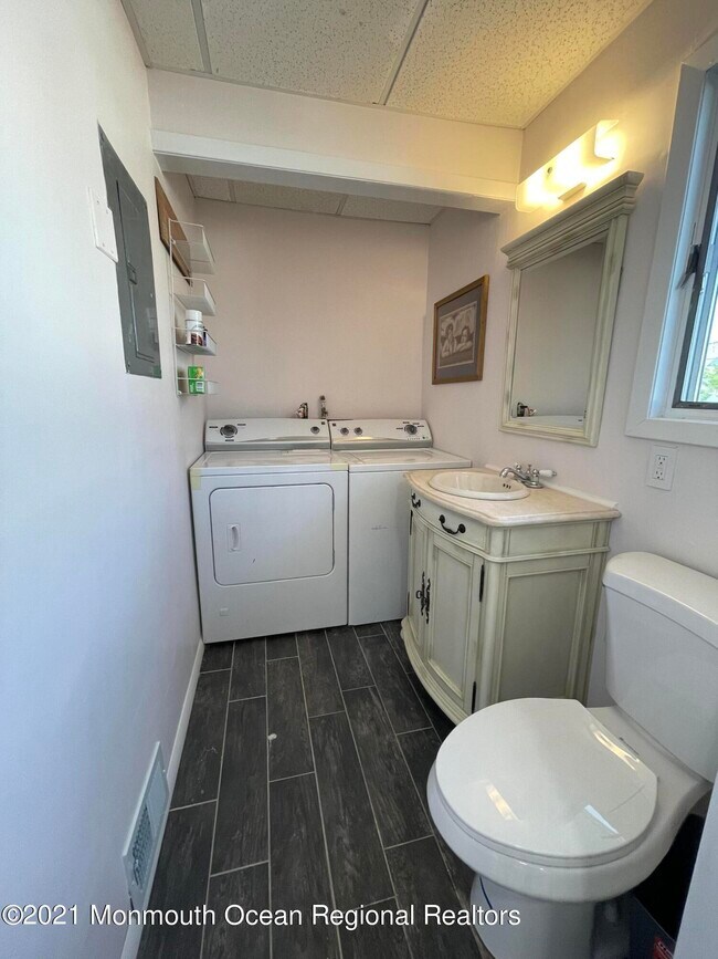 Building Photo - 231 Sumner Ave