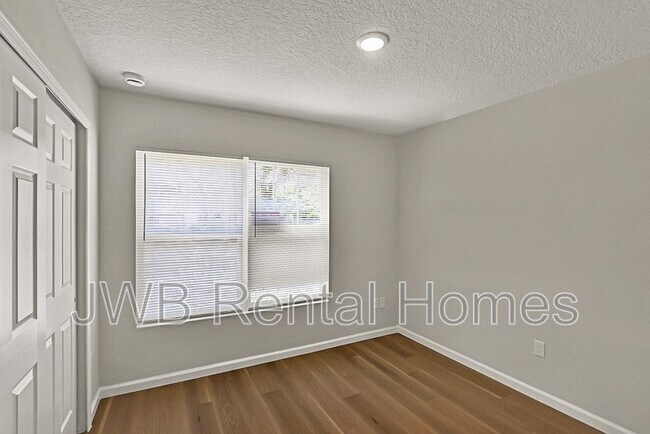 Building Photo - 9137 12th Ave