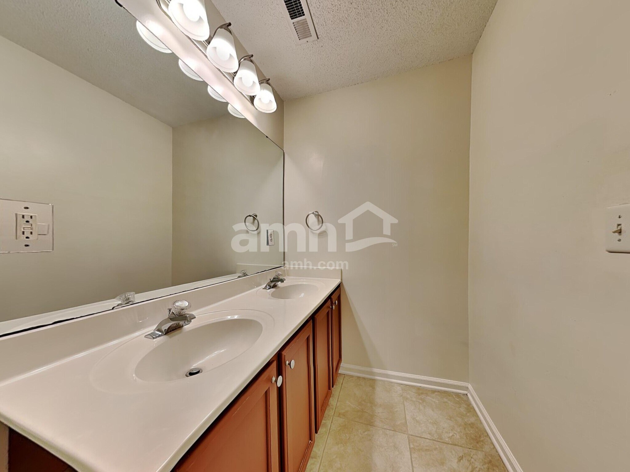 Building Photo - 4533 Hyperion Ct