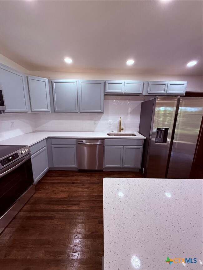 Building Photo - 2218 Terrace Dr