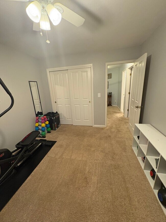 Building Photo - Beautiful Single Family Living In South Su...