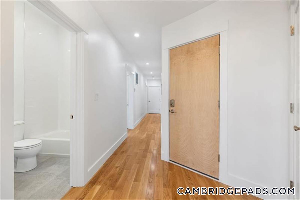 Building Photo - 406 Columbia St