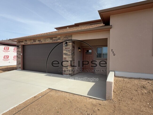 Building Photo - 250 Sasha St