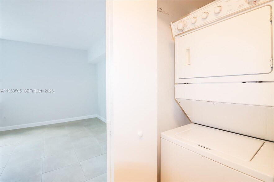 Building Photo - 335 S Biscayne Blvd