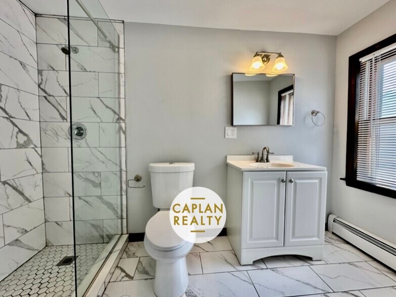 Building Photo - 46 Warren St