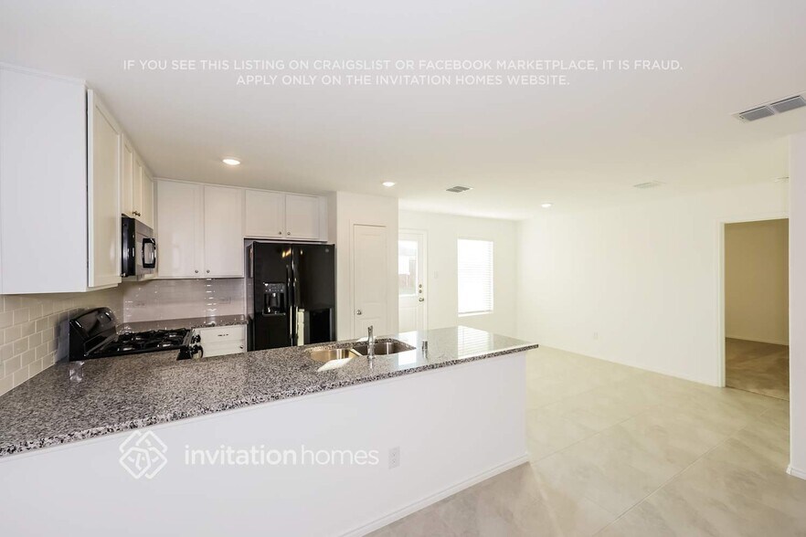 Building Photo - 2401 Ava Dr