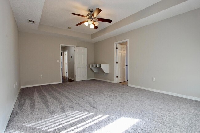 Building Photo - 205 Tiffot Ct