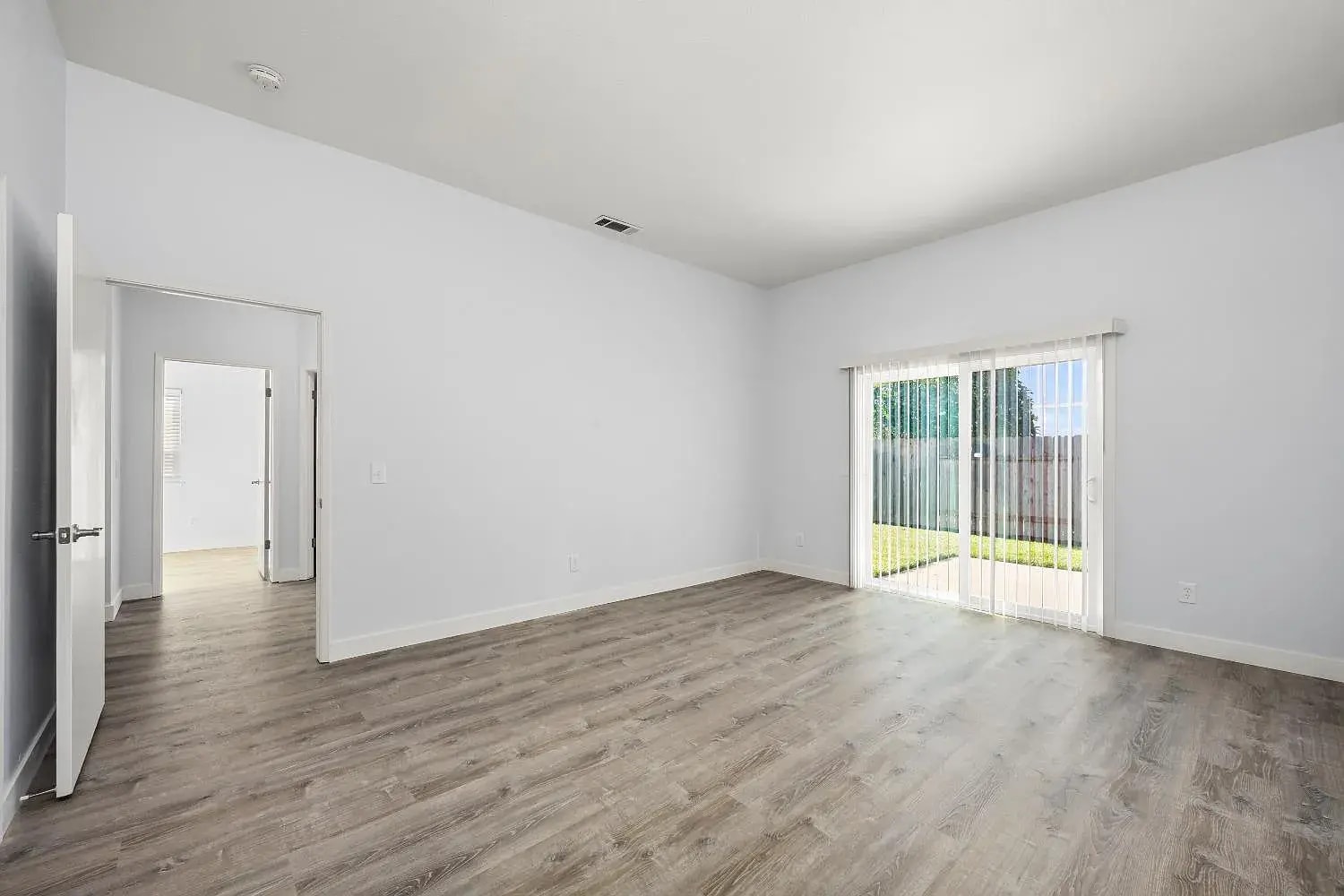 Building Photo - 6643 Laguna Park Dr