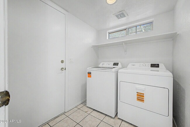 Building Photo - 3121 E Wagoner Rd