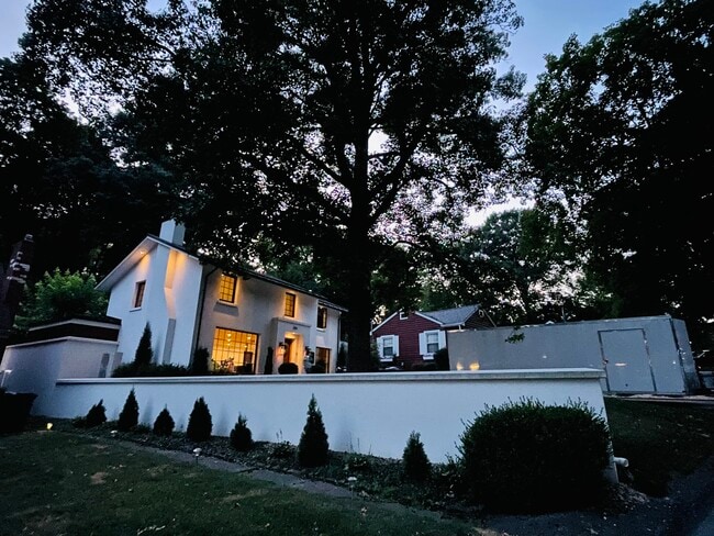 Building Photo - 204 Datura Dr