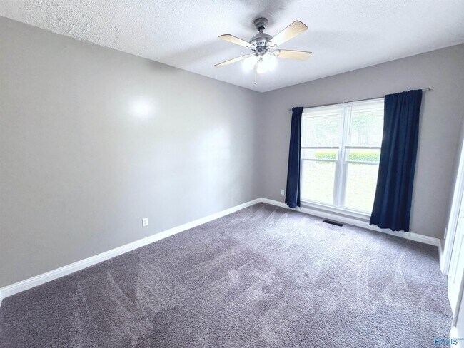 Building Photo - 192 Rosecliff Dr
