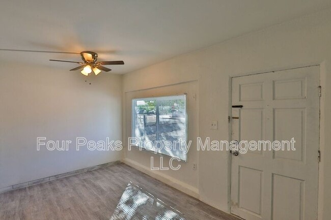 Building Photo - 102 E Hatcher Rd