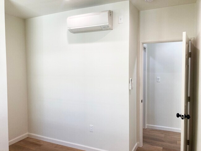 Building Photo - 3332 Thorpe Ave