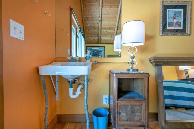 Building Photo - 10570 Rammell Mountain Rd