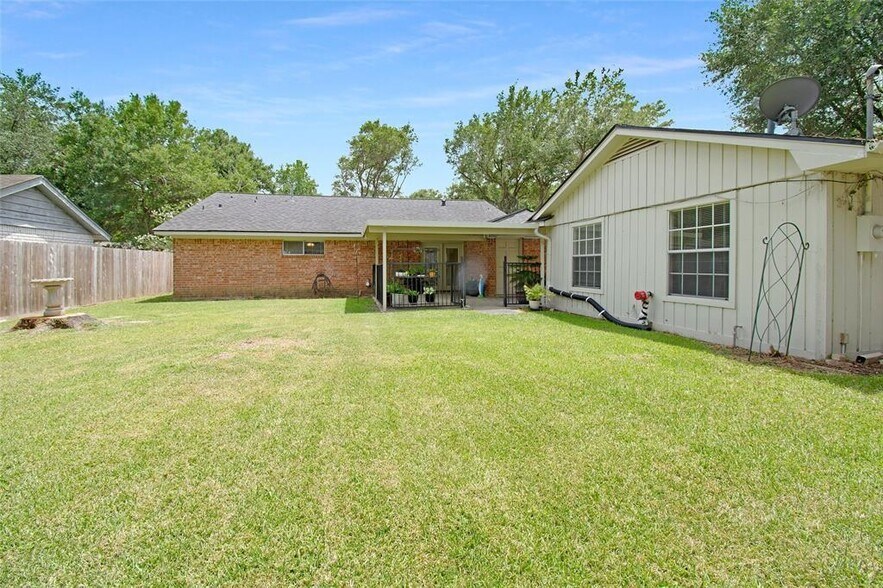 Building Photo - 1109 Frances Dr