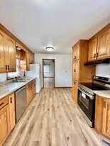 Building Photo - 617 S 6th Ave