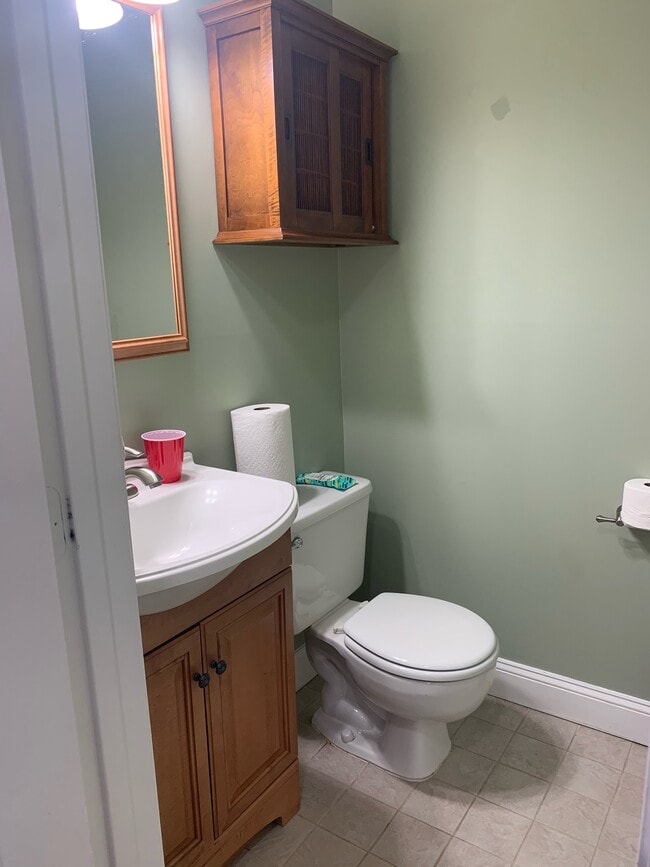 Powder room - 2816 Emma Lee St