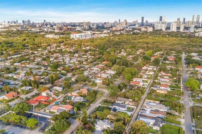 Building Photo - 1960 NE 182nd St