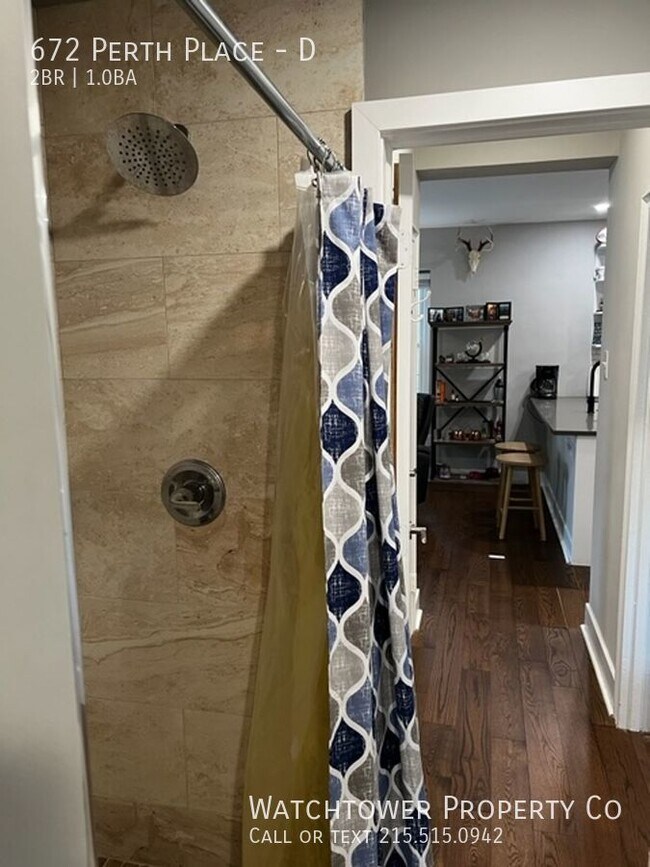 Building Photo - 672 Perth Pl