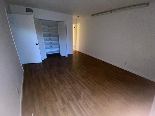 Building Photo - 4020 N Hills Dr