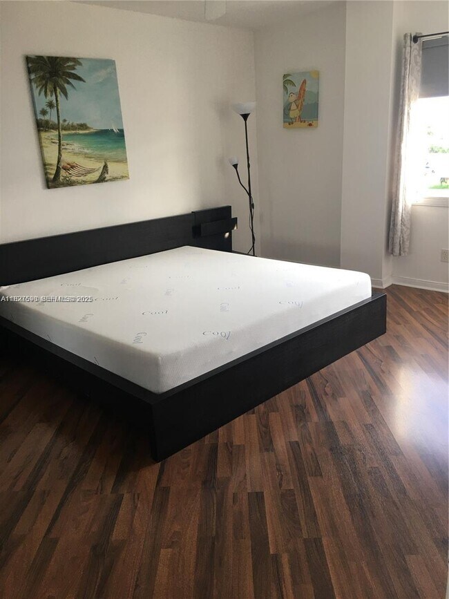 Building Photo - 1881 Middle River Dr