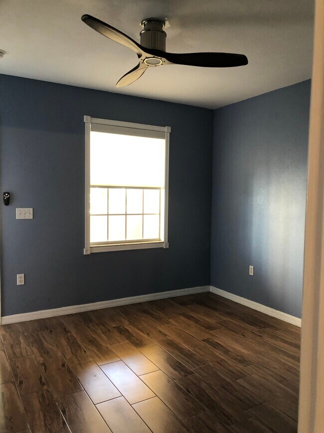 Building Photo - 2950 Viscaya Pl