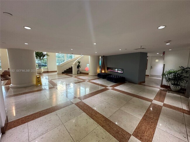 Building Photo - 10350 W Bay Harbor Dr