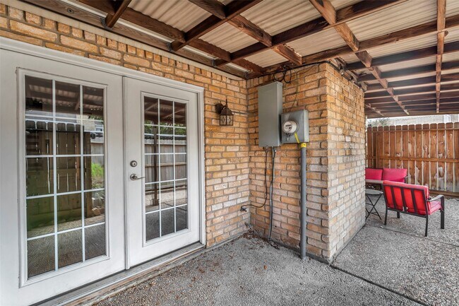Building Photo - 1553 W Sam Houston Pkwy S