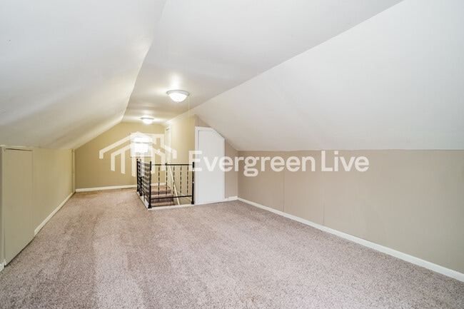 Building Photo - 2638 S 5th St