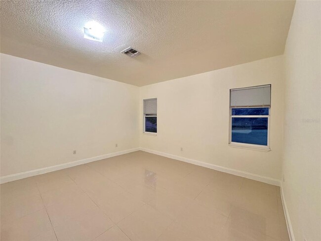 Building Photo - 8227 Vineland Oaks Blvd