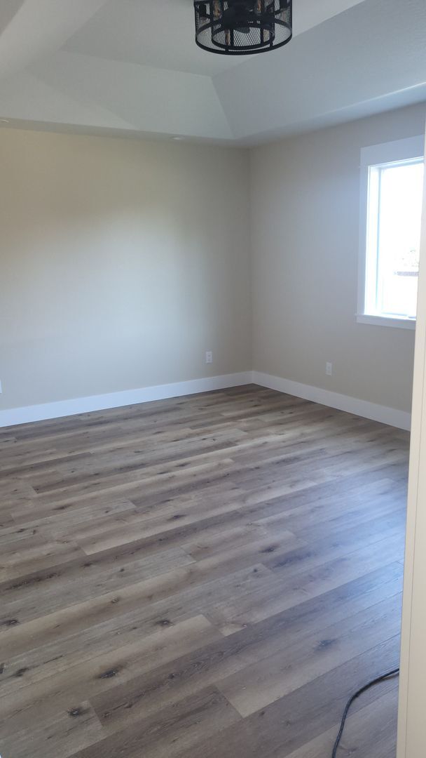 Building Photo - 3 bed 2 bath Single Family Home for Rent in Grants Pass