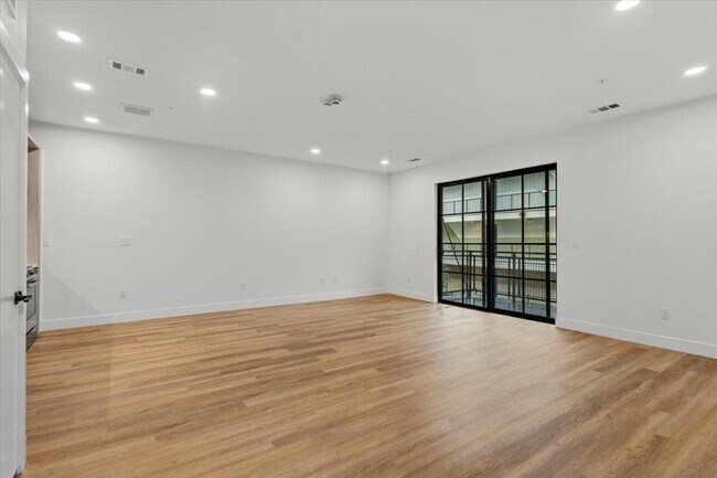 Building Photo - 4315 S Congress Ave