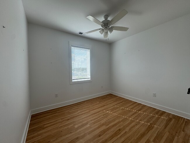 Building Photo - 120 N Lake Park Blvd