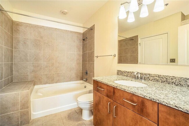 Building Photo - 44 Peachtree Pl NE