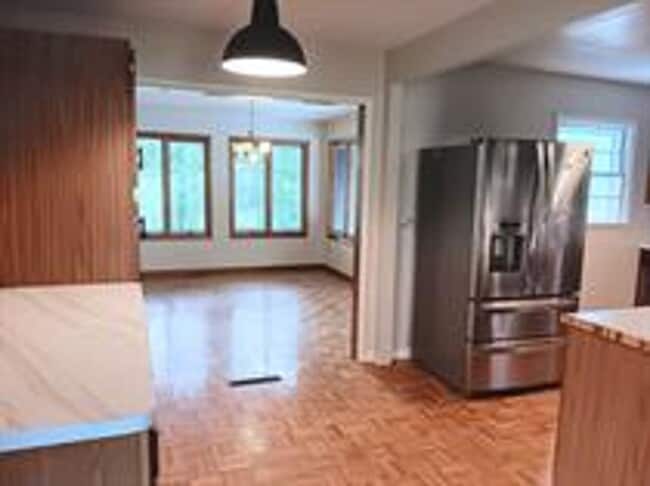 Building Photo - 3 Bedroom single family home in South Hills