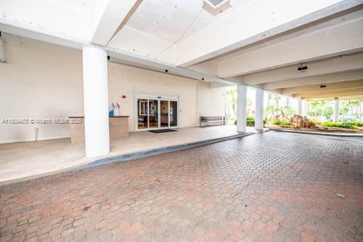 Building Photo - 20505 E Country Club Dr